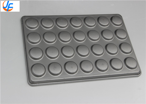 RK Bakeware China Foodservice 42425 Camlanmış Alüminize Çelik 15 Kalıp 3.42 oz. Hamburger Bun Tepsisi Muffin Top Cookie Pa