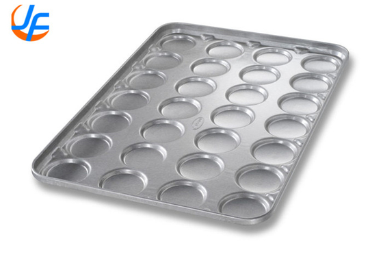 RK Bakeware China Foodservice 42495 Chicago Metal Alüminize Çelik 24 Kalıp 1.95 oz. Hamburger Bun Tepsi/Muffin Top Pan