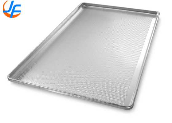 RK Bakeware China Foodservice 42465 Ticari 32 Kalıplı Camlı Alüminyumlu Çelik Klusterli Hot Dog Bun Pan