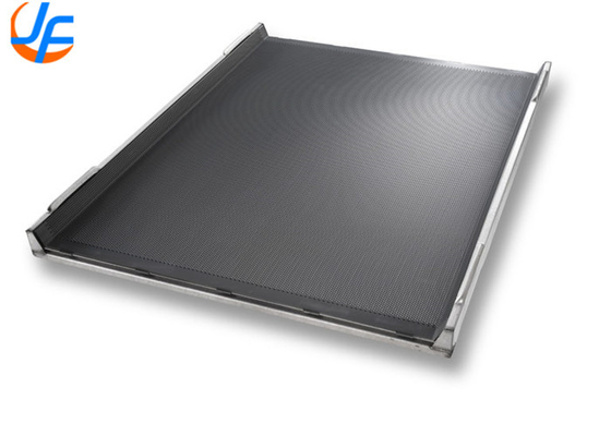 RK Bakeware China Foodservice 42465 Ticari 32 Kalıplı Camlı Alüminyumlu Çelik Klusterli Hot Dog Bun Pan