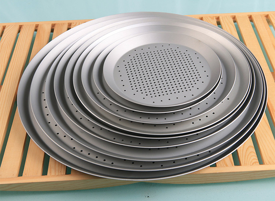 RK Bakeware Çin-Sert Anod Perforated Thin Crust Pizza Pan for Pizza Hut (Pizza kulübesine yönelik sert anod perforasyonlu ince kabuklu pizza tavaları)